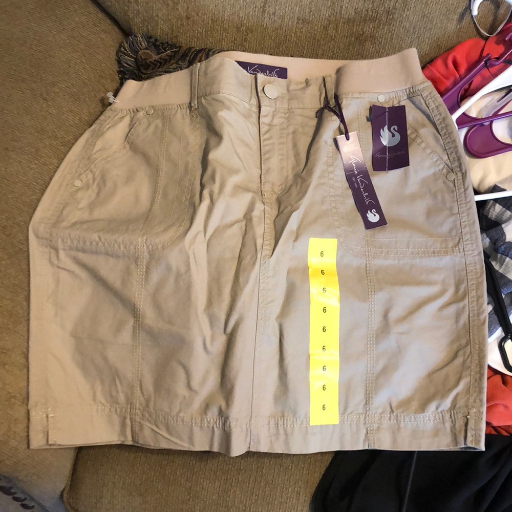 NWT Gloria Vanderbilt skort